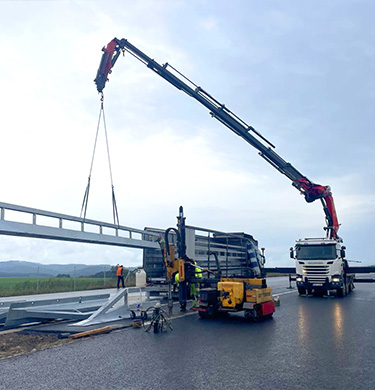 Práce hydraulickou rukou